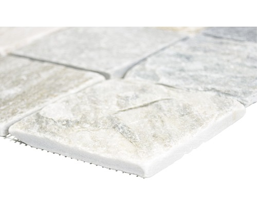 Gros plan d''une mosaïque en pierre naturelle