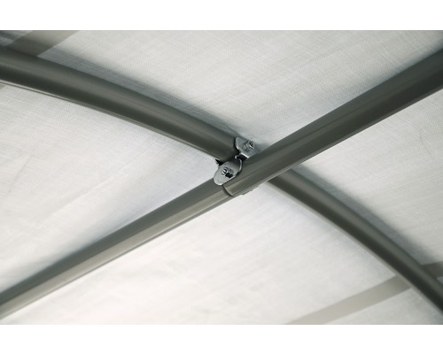 Vue détaillée de la structure de toit d''un pavillon avec cadre en métal et toit en tissu