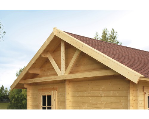 Vue détaillée d''une maison en bois avec toit et structure de pignon