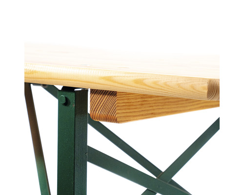 Vue détaillée d''une table de bistrot avec plateau en bois et cadre en métal