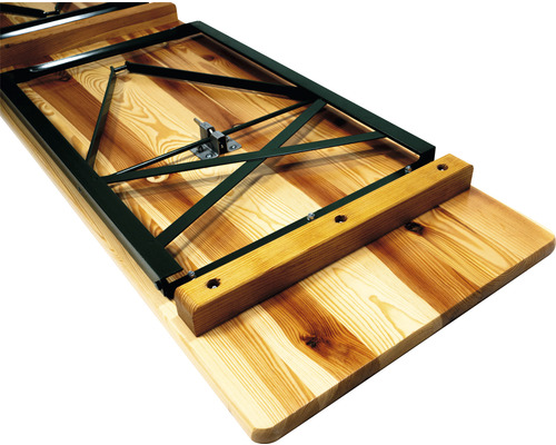 Vue détaillée d''une table de brasserie avec cadre en métal et plateau en bois