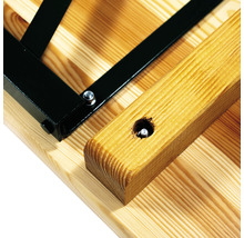 Detailansicht Tischplatte aus Holz mit Metallgestell