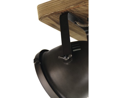 Detail einer Deckenleuchte mit Holz und Metallelementen