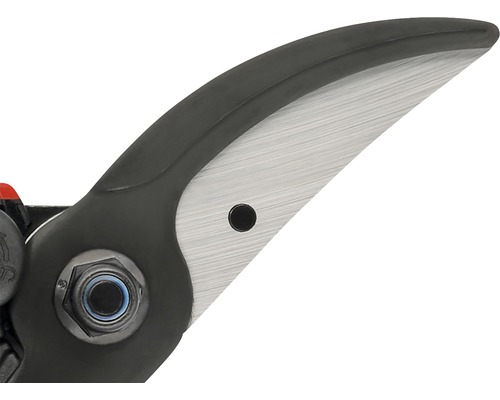 Gros plan sur un sécateur à enclume