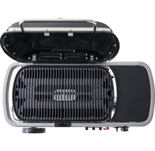 Tragbarer Gasgrill mit Grillrost und geöffnetem Deckel