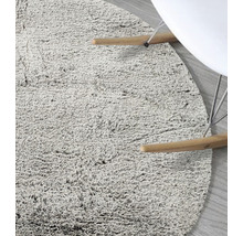Tapis rond à poils longs avec pieds de chaise
