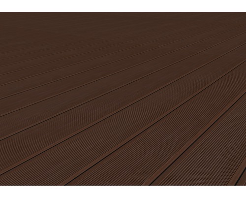 Braune Terrassendielen im Detail