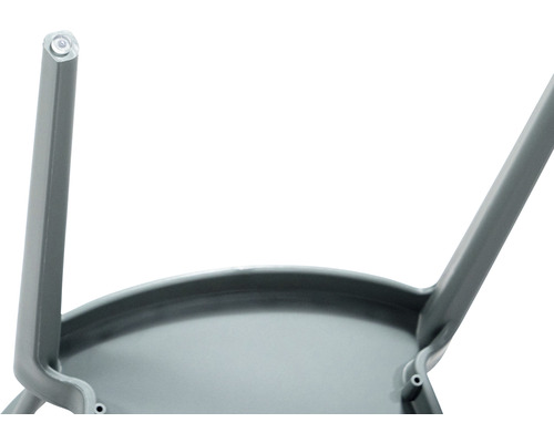 Gros plan de l''assise et des pieds d''une chaise