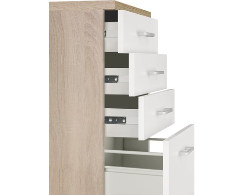 Commode avec quatre tiroirs, partiellement ouverte.