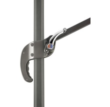 Vue détaillée d''un support de parasol avec mécanisme à manivelle