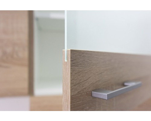 Gros plan d''un meuble de salle de bains avec structure en bois et verre
