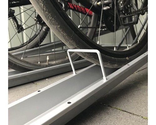 Range-vélos avec vélos pour un stockage sûr