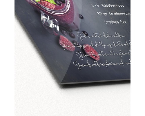 Image en verre avec une recette de smoothie aux framboises et aux cranberries
