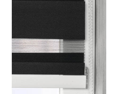 Detailaufnahme eines Duo Rollos mit transparenten und undurchsichtigen Streifen