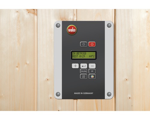 Weka Logo auf einer Saunasteuerung an einer Holzwand