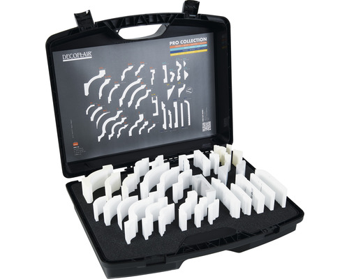 Geöffneter Werkzeugkoffer mit Zierleistenmustern