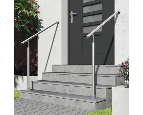 Treppe mit Edelstahlhandlauf vor Haustür