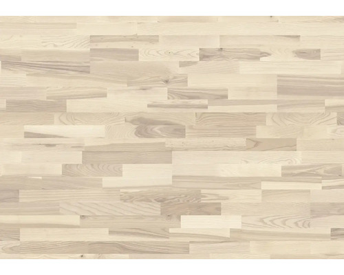 Helles Eichenparkett verlegt im Fischgrätmuster