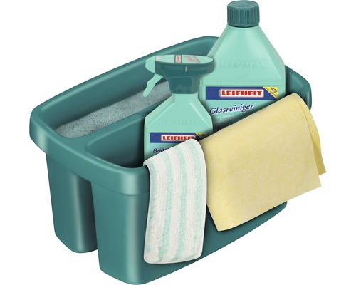 Reinigungsmittel und Putzlappen im Putzeimer