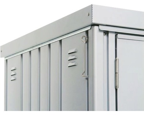 Vue détaillée d''une armoire à outils en métal avec loquet de porte et fentes de ventilation