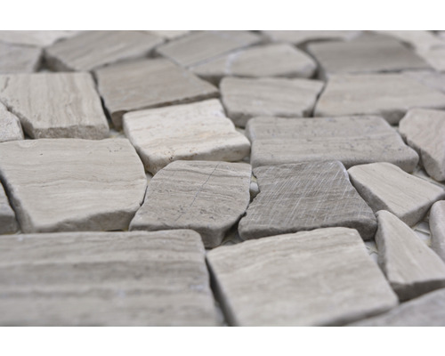 Nahaufnahme von Natursteinmosaikfliesen