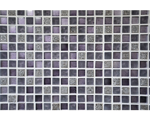 Carreaux de mosaïque avec éléments carrés en verre et décoratifs