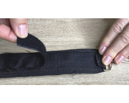 Sangle noire avec fermeture velcro