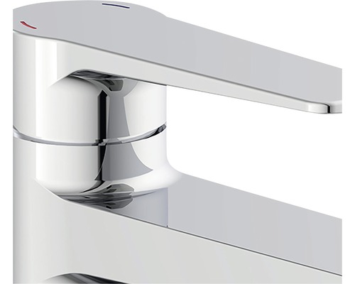 Gros plan d''un robinet avec levier de réglage de l''eau