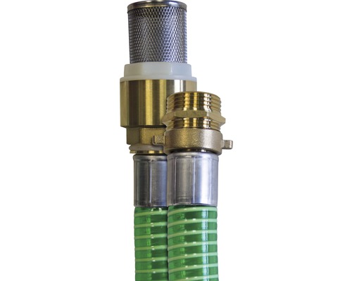 Vue détaillée d''un tuyau d''aspiration avec crépine d''aspiration et raccord en laiton.