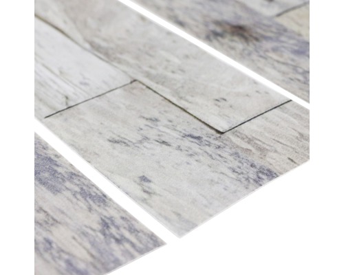 Plusieurs carreaux de sol en vinyle imitation bois