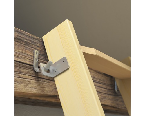 Vue détaillée d''une échelle d''étagère avec des fixations.