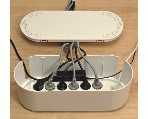 Geöffnete Kabelbox von D-Line mit Stromkabeln