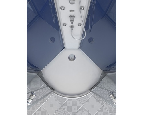 Innenansicht einer Duschkabine mit Duschkopf, Brauseschlauch und Armaturen