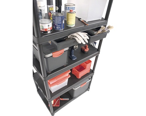 Werkstattregal mit Werkzeugen, Farben und Zubehör