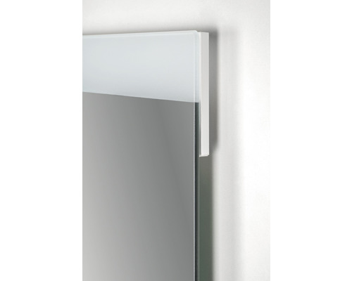 Detailansicht eines Spiegels mit Beleuchtung