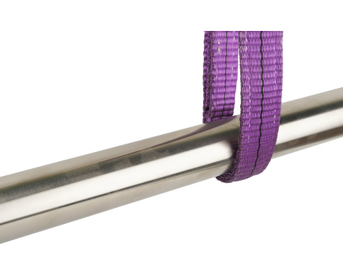 Hebegurt aus textilem Material um eine Metallstange