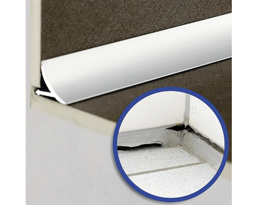 Angle avec bande d''étanchéité et gros plan d''un angle endommagé