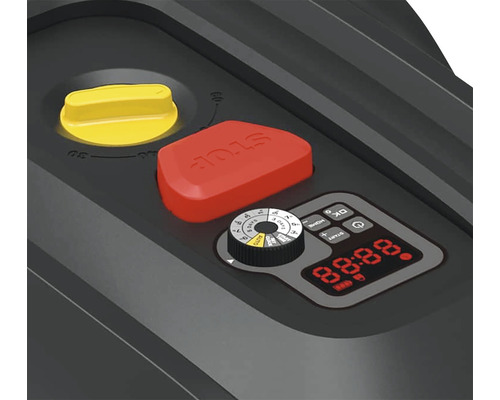 Vue détaillée des commandes d''un robot de tonte avec bouton rotatif jaune, bouton d''arrêt rouge, écran et molette