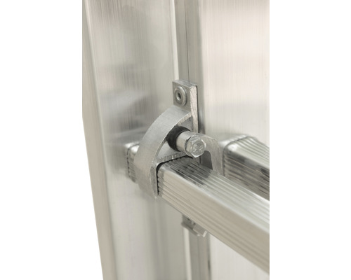 Detailansicht einer Aluminiumleiter mit Sprossenbefestigung