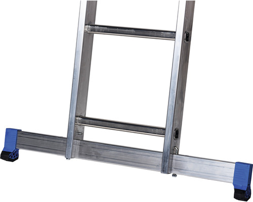 Detailansicht einer Aluminiumleiter mit Fußverbreiterung