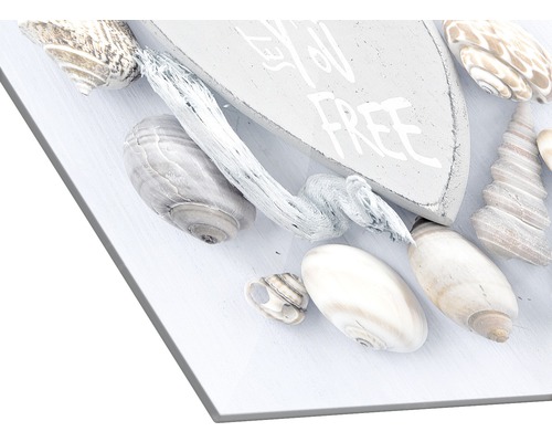 Tableau décoratif avec bois flotté, coeur et coquillages