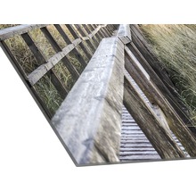 Fotodruck eines Holzstegs mit Geländer