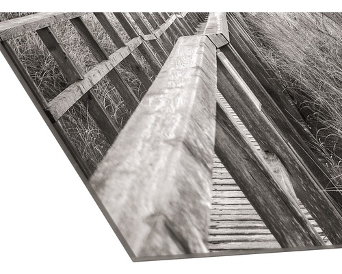 Gros plan d''une photo sur une plaque représentant un escalier en bois.