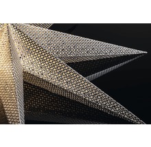 Étoile décorative en métal avec motif perforé