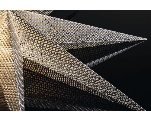 Étoile décorative en métal avec motif perforé