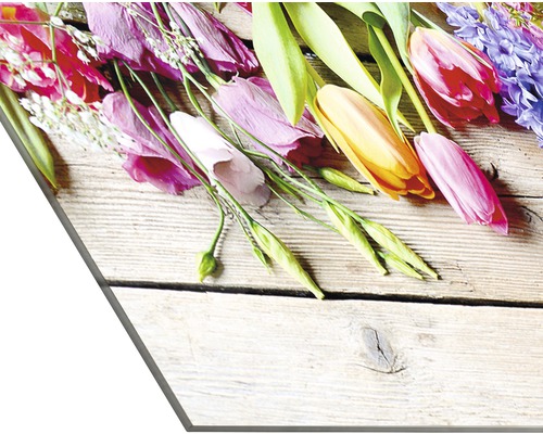 Fleurs sur fond en bois