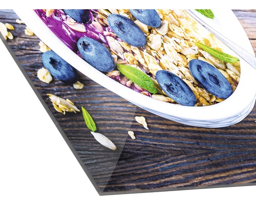 Image sur verre acrylique avec bol de muesli et myrtilles sur table en bois