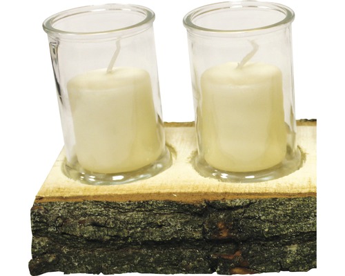 Bougeoir en bois avec deux verres et bougies
