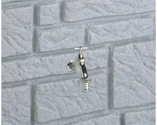 Robinet d''eau sur un mur
