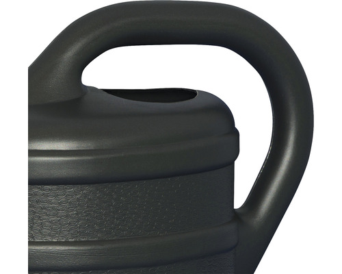 Detailansicht einer Gießkanne mit Griff